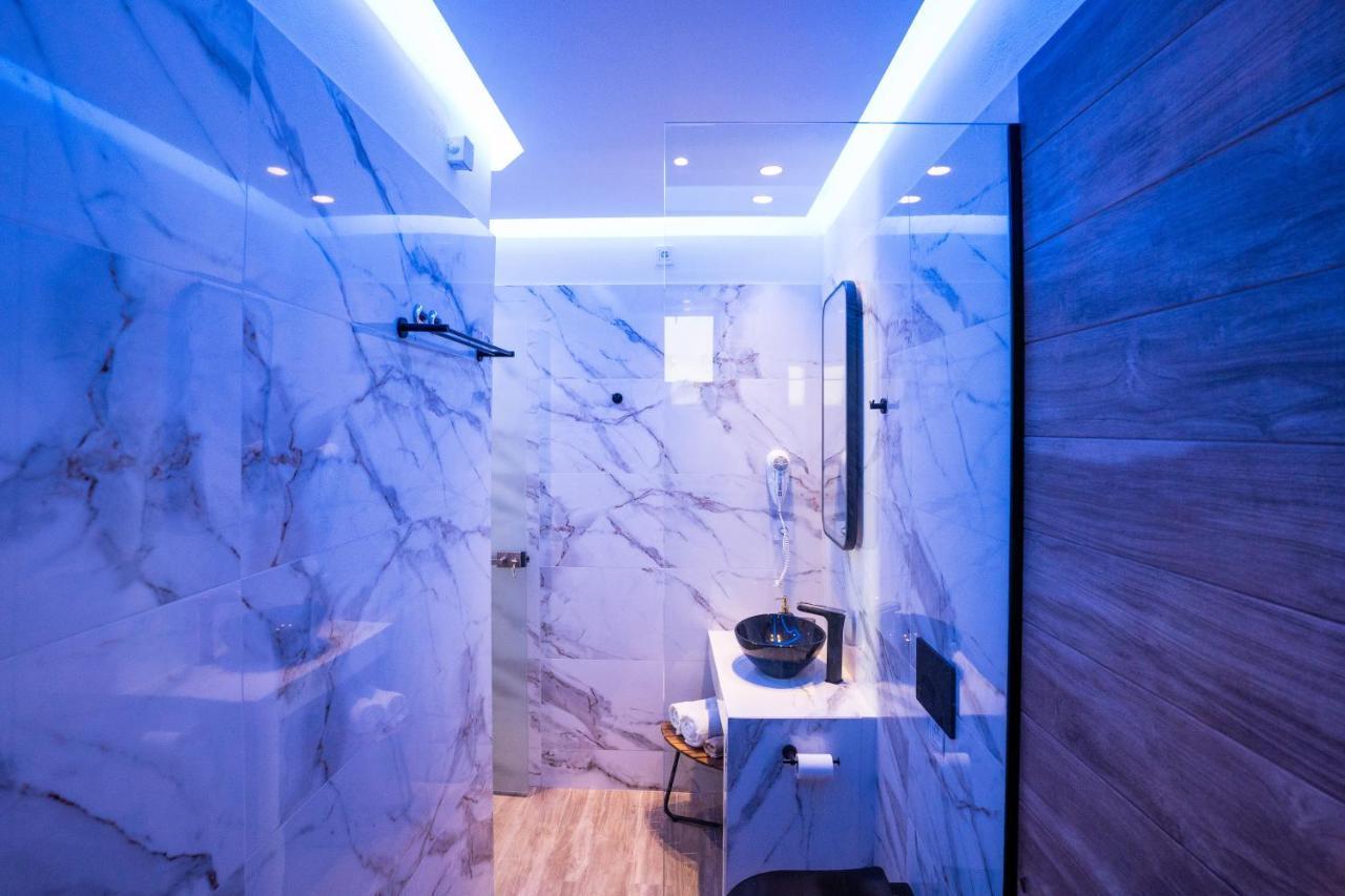 Santorossa Luxury Villas Emporio  外观 照片