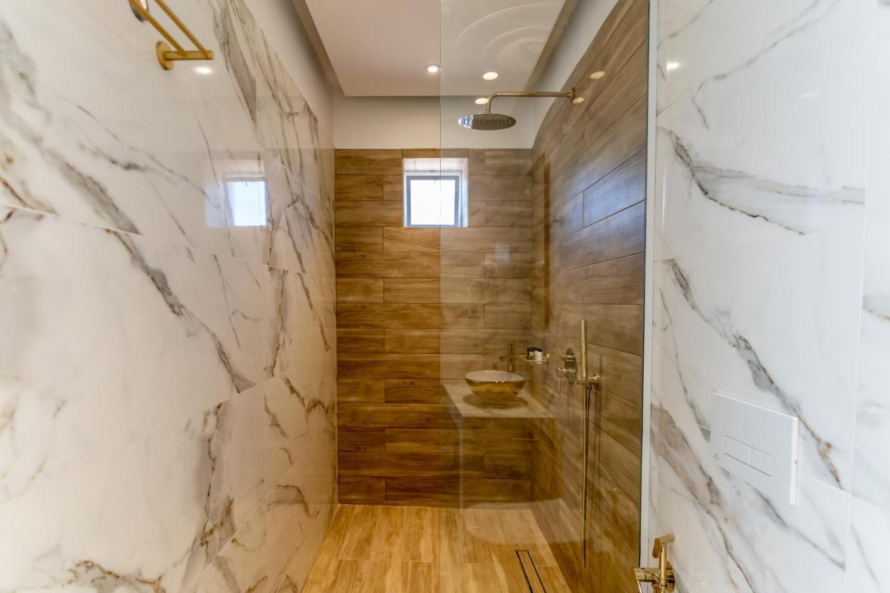 Santorossa Luxury Villas Emporio  外观 照片