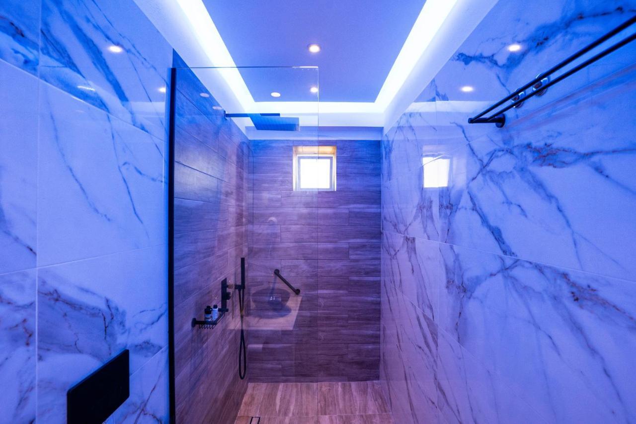 Santorossa Luxury Villas Emporio  外观 照片