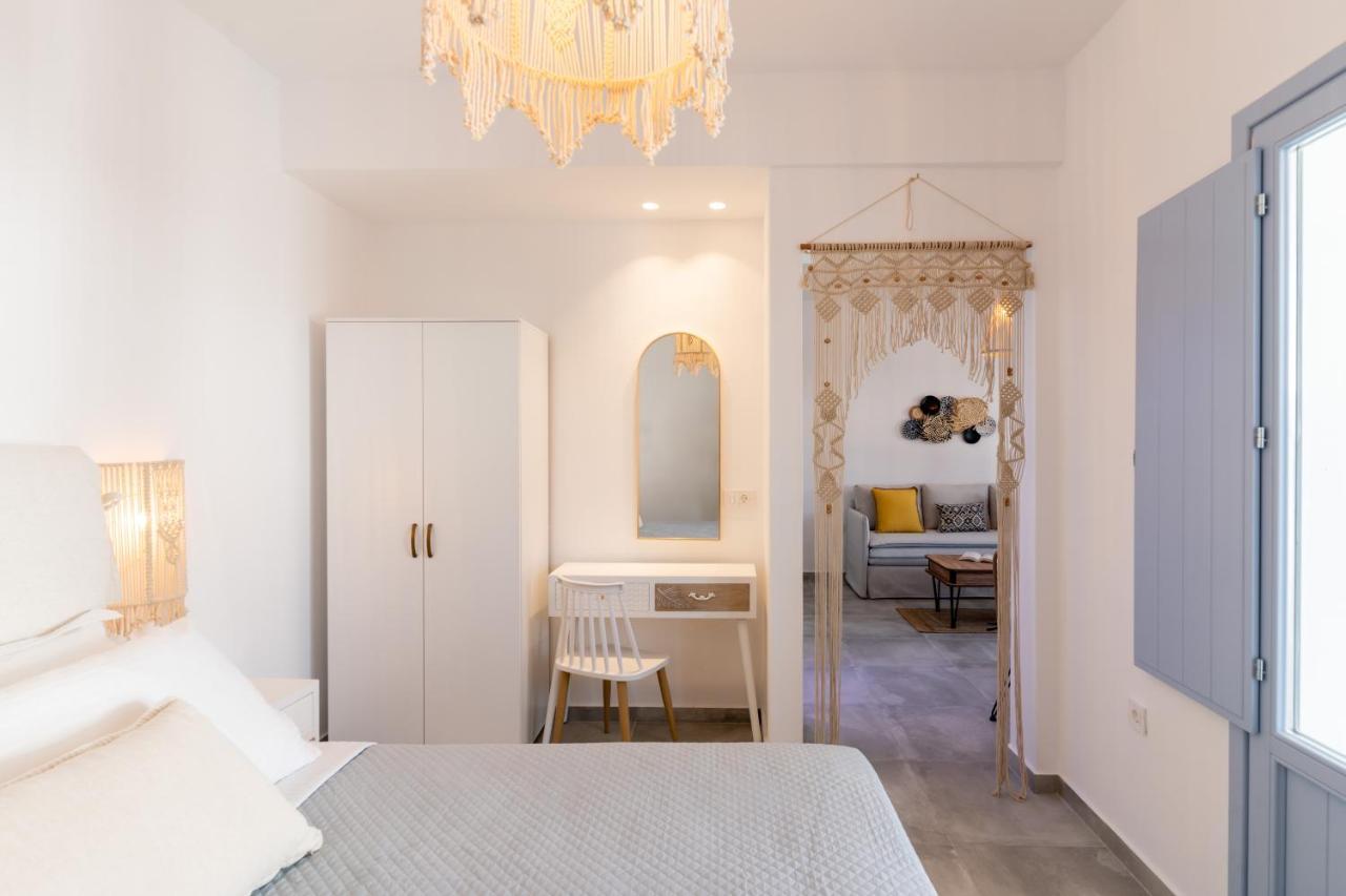 Santorossa Luxury Villas Emporio  外观 照片