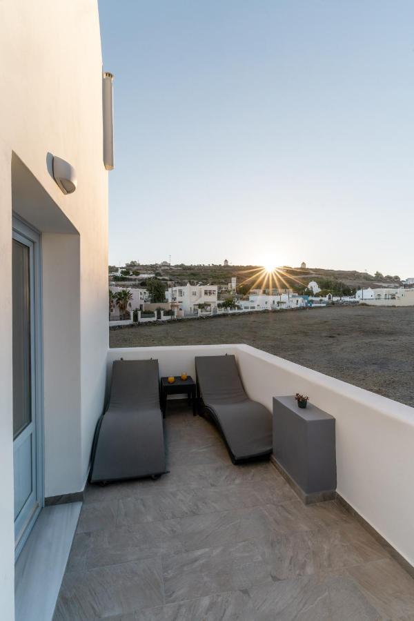 Santorossa Luxury Villas Emporio  外观 照片